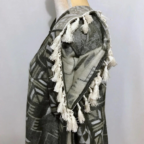 Accessory St. NWT Aztec Poncho-Ruana Women OS - Picture 5 of 8